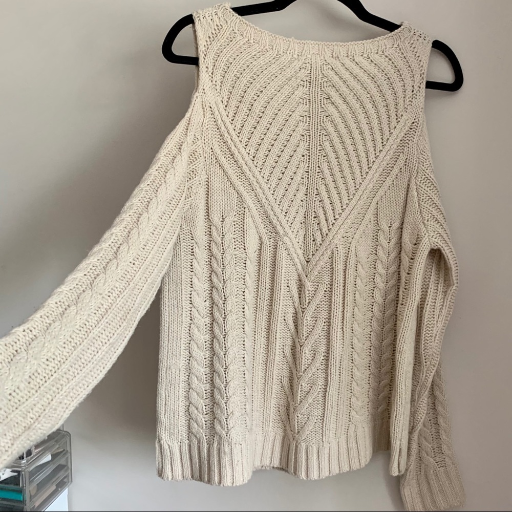 💕 4 for $20 Francesca’s Cold Shoulder Sweater - Picture 2 of 5